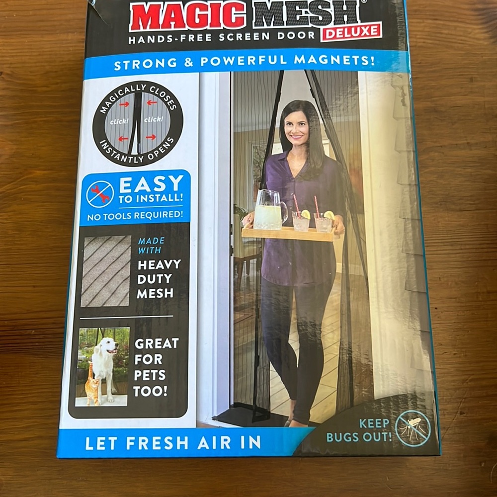 NIB Magic Mesh  Hands Free Screen Door